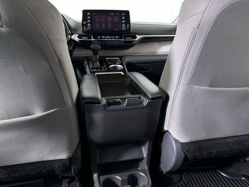 Used 2021 Toyota Sienna LE FWD image 22