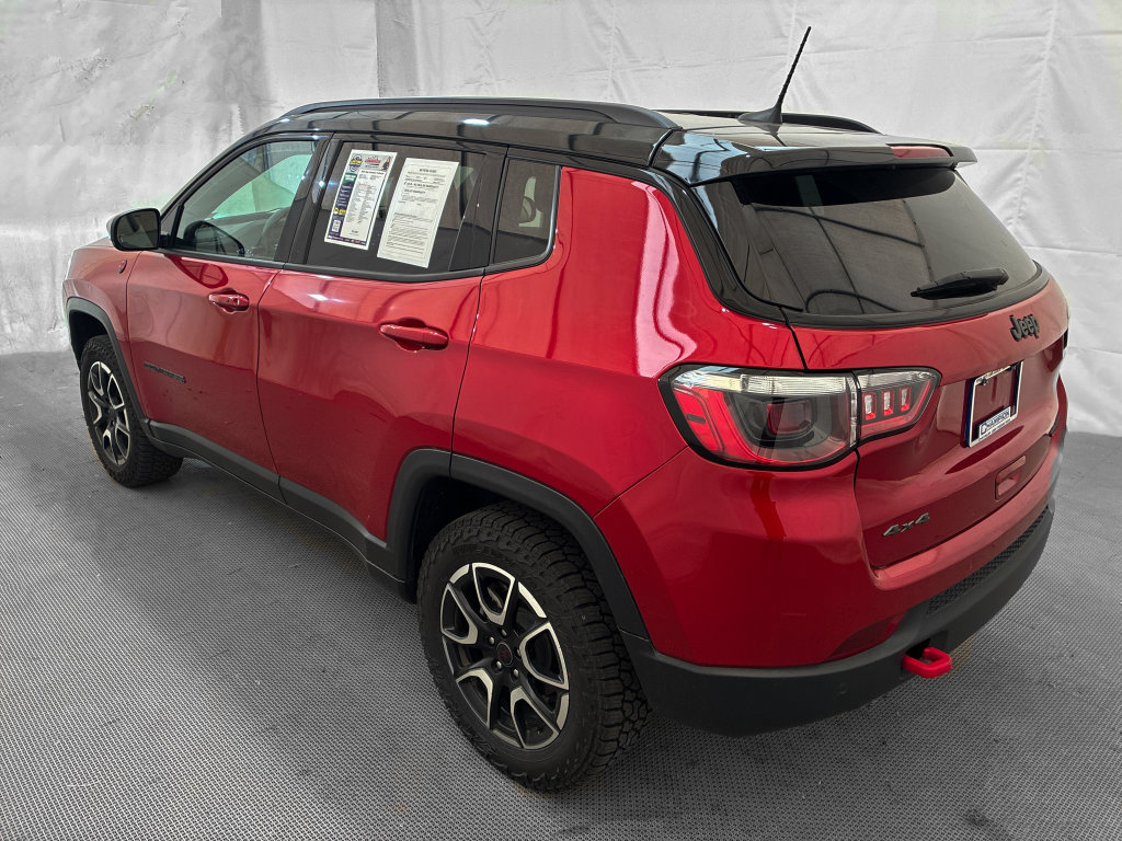Used 2025 Jeep Compass Trailhawk AWD/4WD image 5