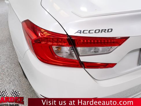 Used 2018 Honda Accord Sport image 9