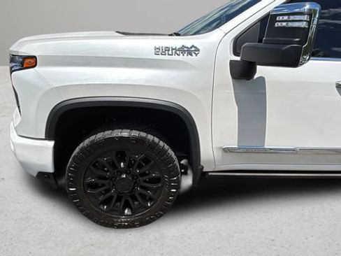 Used 2025 Chevrolet Silverado 2500 High Country w/ Technology Package AWD/4WD image 36
