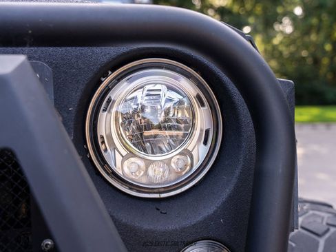 Used 2017 Jeep Wrangler Unlimited Rubicon w/ Connectivity Group AWD/4WD image 91