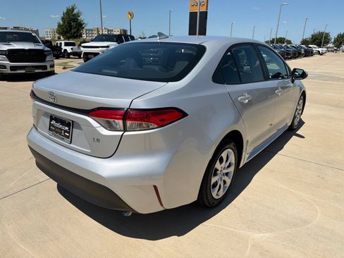 Used 2024 Toyota Corolla LE FWD image 5