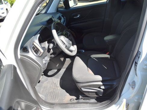 Used 2023 Jeep Renegade Latitude image 17