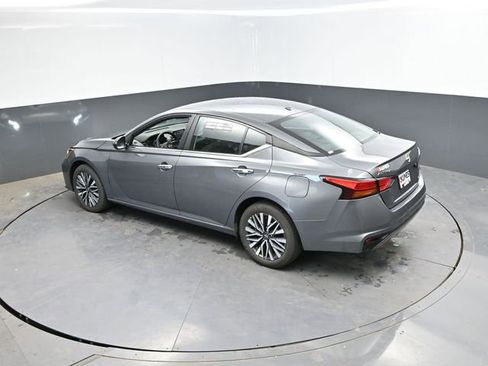 Used 2024 Nissan Altima 2.5 SV AWD/4WD image 38