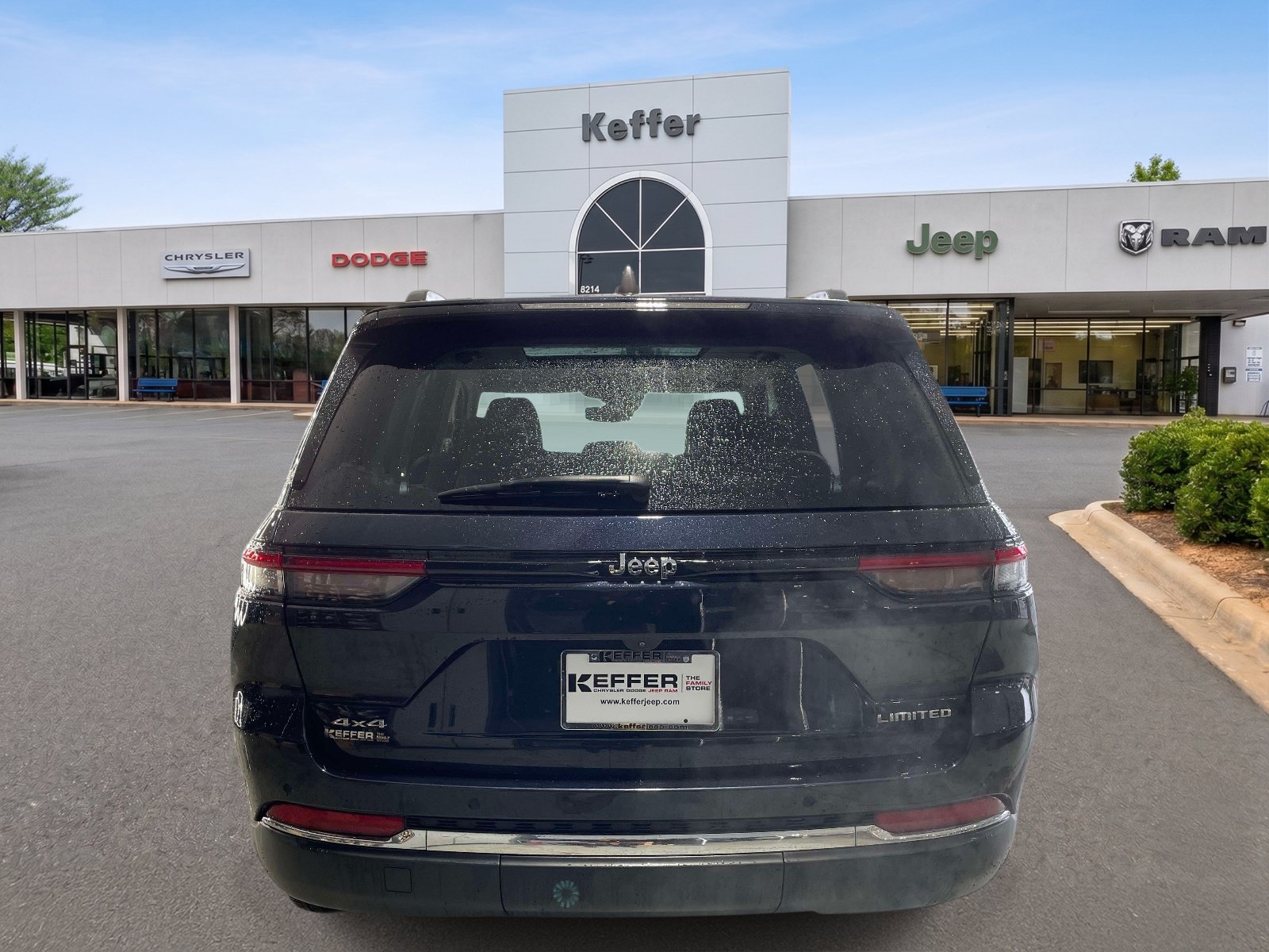 Used 2023 Jeep Grand Cherokee Limited AWD/4WD image 5
