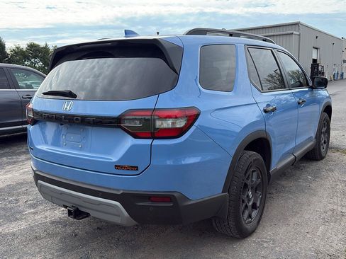 Used 2024 Honda Pilot TrailSport image 3