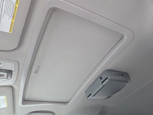 Used 2018 Toyota Sienna XLE Premium image 25