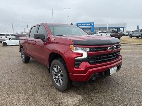 Used 2024 Chevrolet Silverado 1500 RST image 2