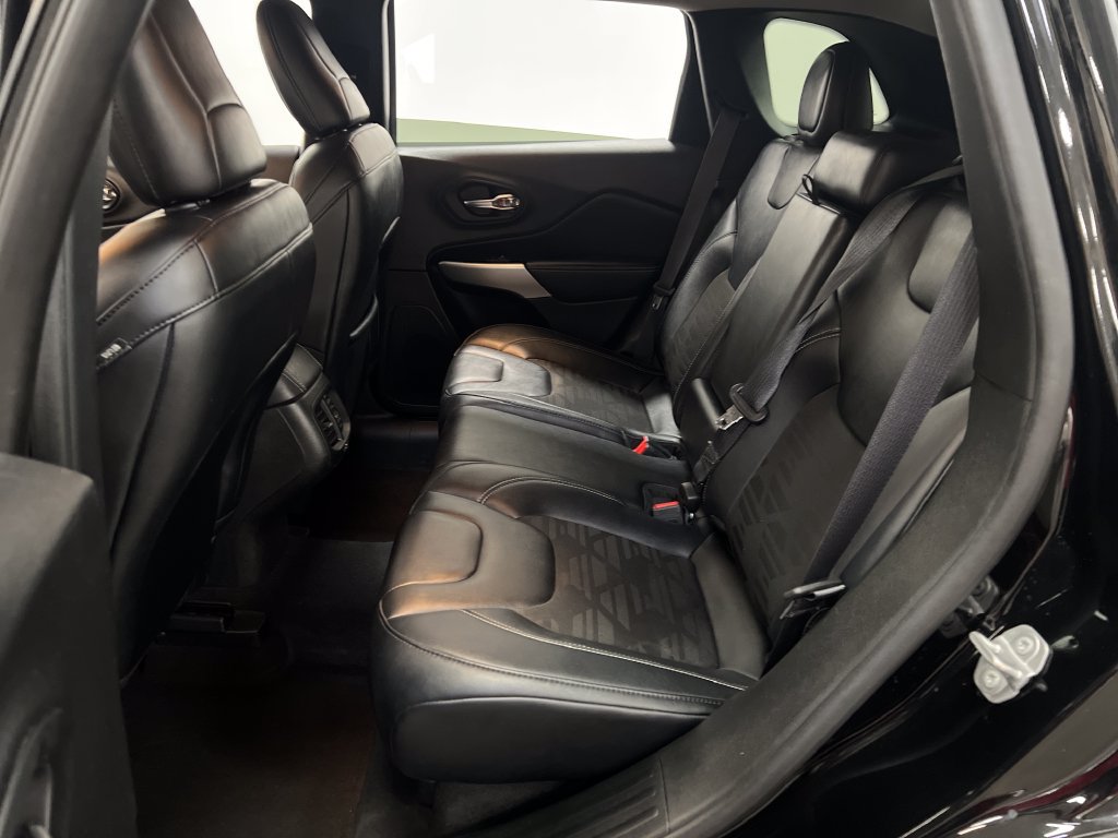 Used 2022 Jeep Cherokee Latitude w/ Sun & Sound Group AWD/4WD image 25