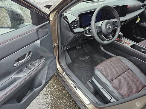 New 2026 Nissan Kicks SR image 9