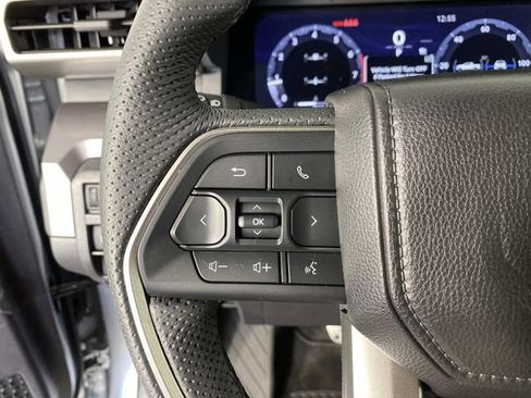 Used 2025 Toyota Tacoma TRD Sport AWD/4WD image 15