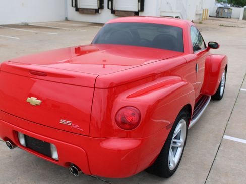Used 2004 Chevrolet SSR w/ Preferred Equipment Group RWD image 40