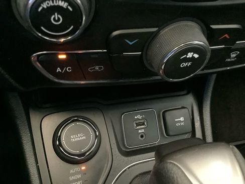 Used 2020 Jeep Cherokee Latitude image 29