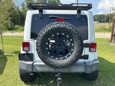 Used 2013 Jeep Wrangler Unlimited Sahara w/ Connectivity Group AWD/4WD image 16