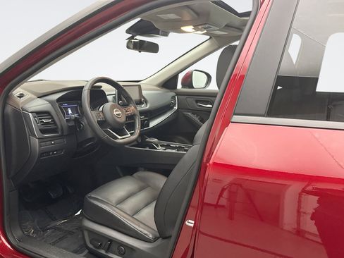 Used 2023 Nissan Rogue SV w/ SV Premium B Package image 10