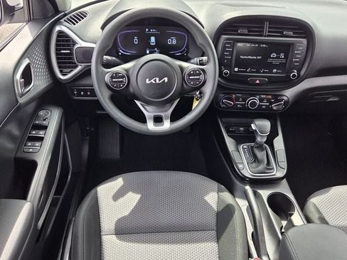 Used 2025 Kia Soul LX w/ LX Technology Package FWD image 13