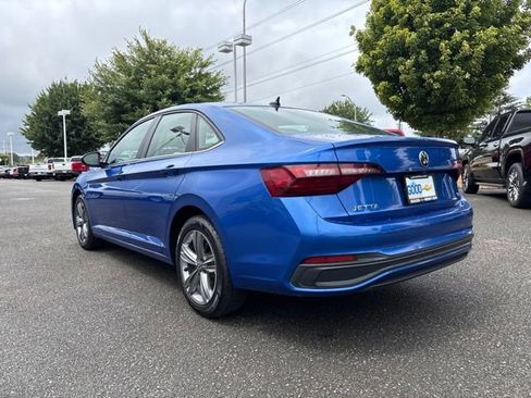 Used 2024 Volkswagen Jetta SE FWD image 3