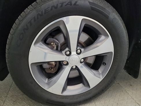 Used 2019 Jeep Cherokee Limited AWD/4WD image 31