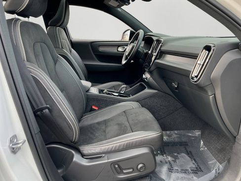 Used 2021 Volvo XC40 P8 Recharge w/ Advanced Package image 8
