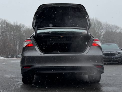 Used 2020 Toyota Camry LE image 28