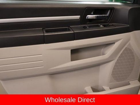 Used 2010 Dodge Grand Caravan SE image 9
