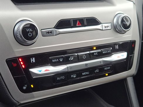 Used 2021 Ford Explorer XLT w/ Equipment Group 202A image 31