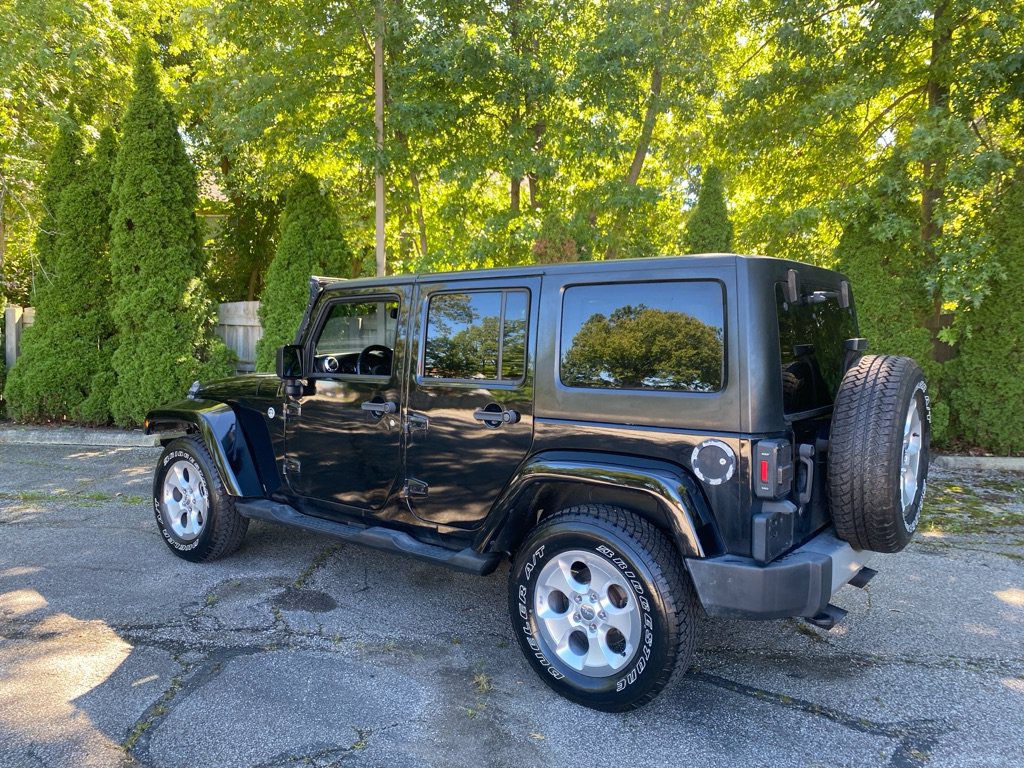 Used 2014 Jeep Wrangler Unlimited Sahara w/ Dual Top Group AWD/4WD image 3