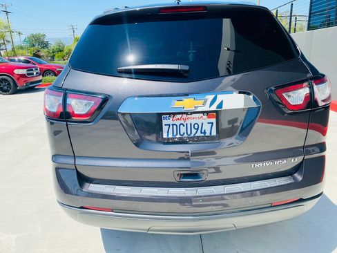 Used 2014 Chevrolet Traverse LT w/ LPO, 'HIT The Road' Package FWD image 5
