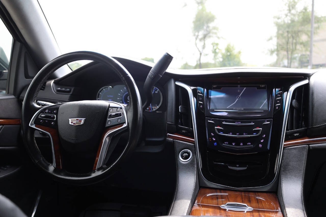 Used 2016 Cadillac Escalade Luxury AWD/4WD image 24
