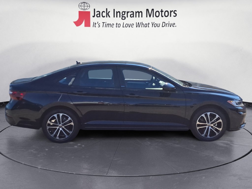 Used 2025 Volkswagen Jetta Sport FWD image 6