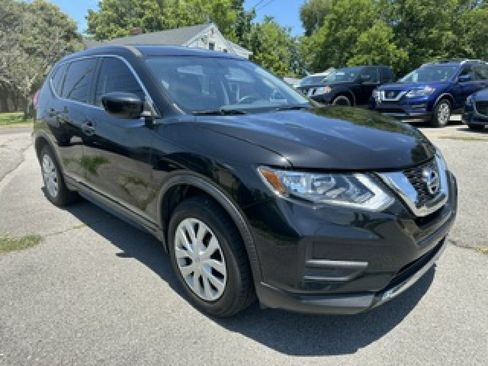 Used 2017 Nissan Rogue S FWD image 3