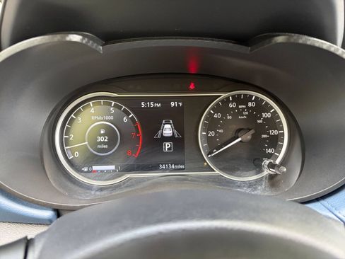 Used 2025 Nissan Versa SV FWD image 38