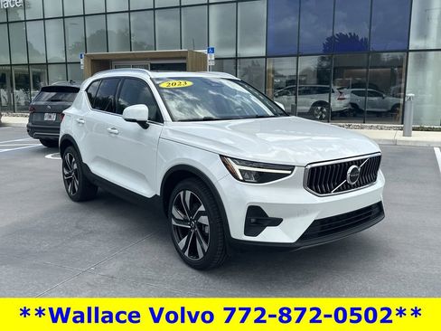 Used 2023 Volvo XC40 B5 Plus w/ Protection Package Premier AWD/4WD image 4