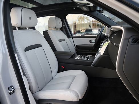 Used 2021 Rolls-Royce Cullinan image 29