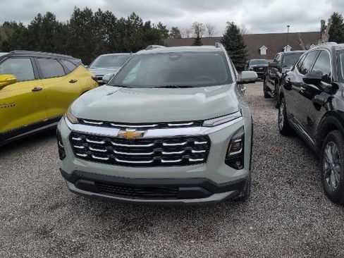 Used 2025 Chevrolet Equinox LT w/ Convenience Package II AWD/4WD image 2