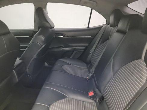 Used 2022 Toyota Camry SE image 18