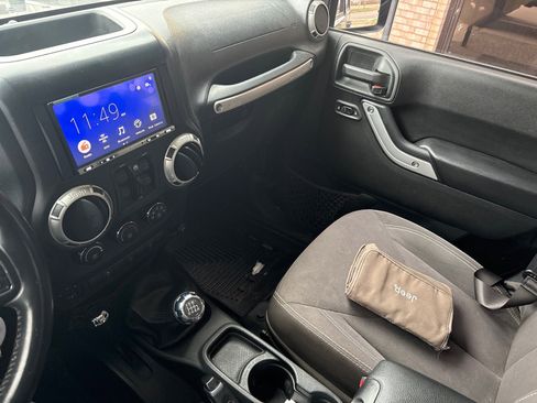 Used 2017 Jeep Wrangler Unlimited Rubicon w/ Max Tow Package image 14