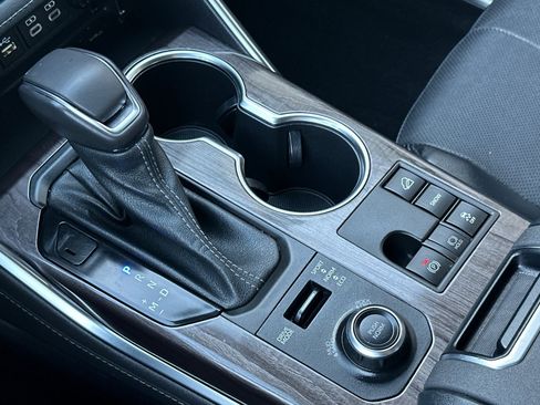 Used 2023 Toyota Highlander Platinum image 22