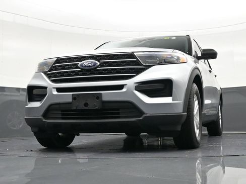 Used 2020 Ford Explorer XLT image 32