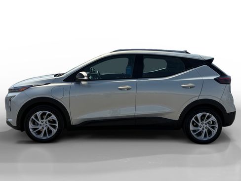 Used 2023 Chevrolet Bolt EUV LT FWD image 2