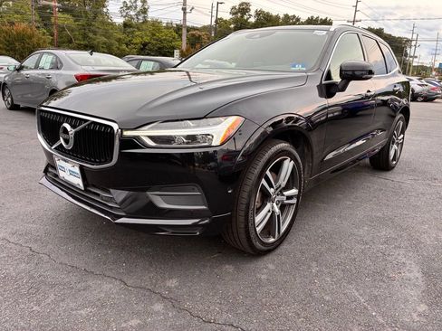 Used 2018 Volvo XC60 T5 Momentum w/ Vision Package AWD/4WD image 3