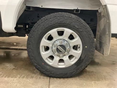 Used 2024 Ford F250 XLT AWD/4WD image 14