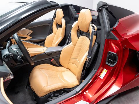 Used 2023 Chevrolet Corvette Stingray Preferred Conv w/ Z51 Performance Package RWD image 7