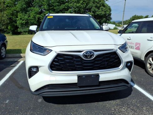 Used 2021 Toyota Highlander XLE AWD/4WD image 7
