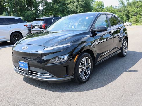 Used 2023 Hyundai Kona Limited w/ Cargo Package FWD image 3