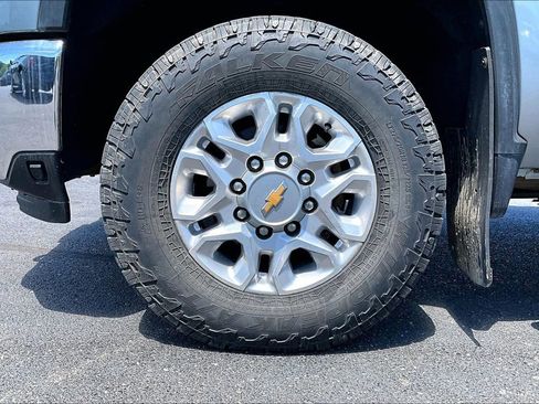 Used 2024 Chevrolet Silverado 2500 LTZ w/ LTZ Plus Package AWD/4WD image 2