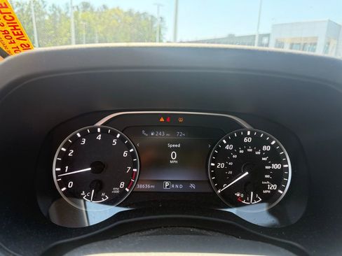 Used 2025 Nissan Frontier SV image 15