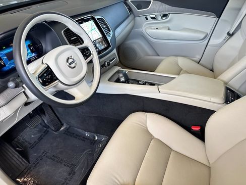 Certified 2025 Volvo XC90 T8 Plus w/ Protection Package Premier AWD/4WD image 9