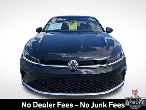 Used 2025 Volkswagen Jetta SE FWD image 2