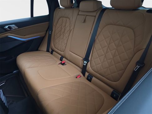 Used 2024 BMW X5 xDrive50e w/ Premium Package image 17